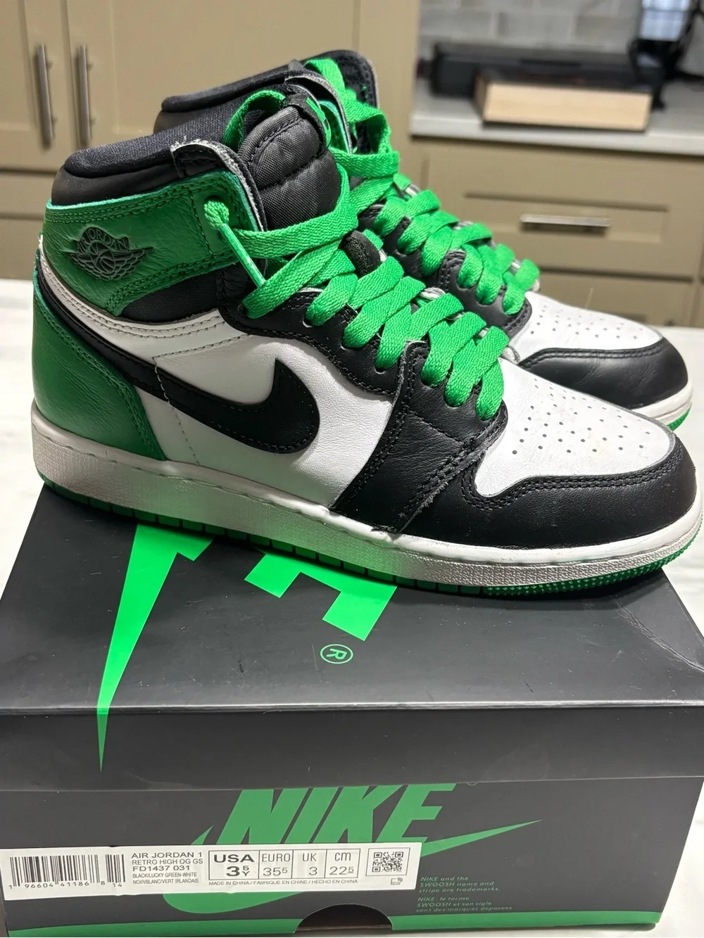 Nike iconic air